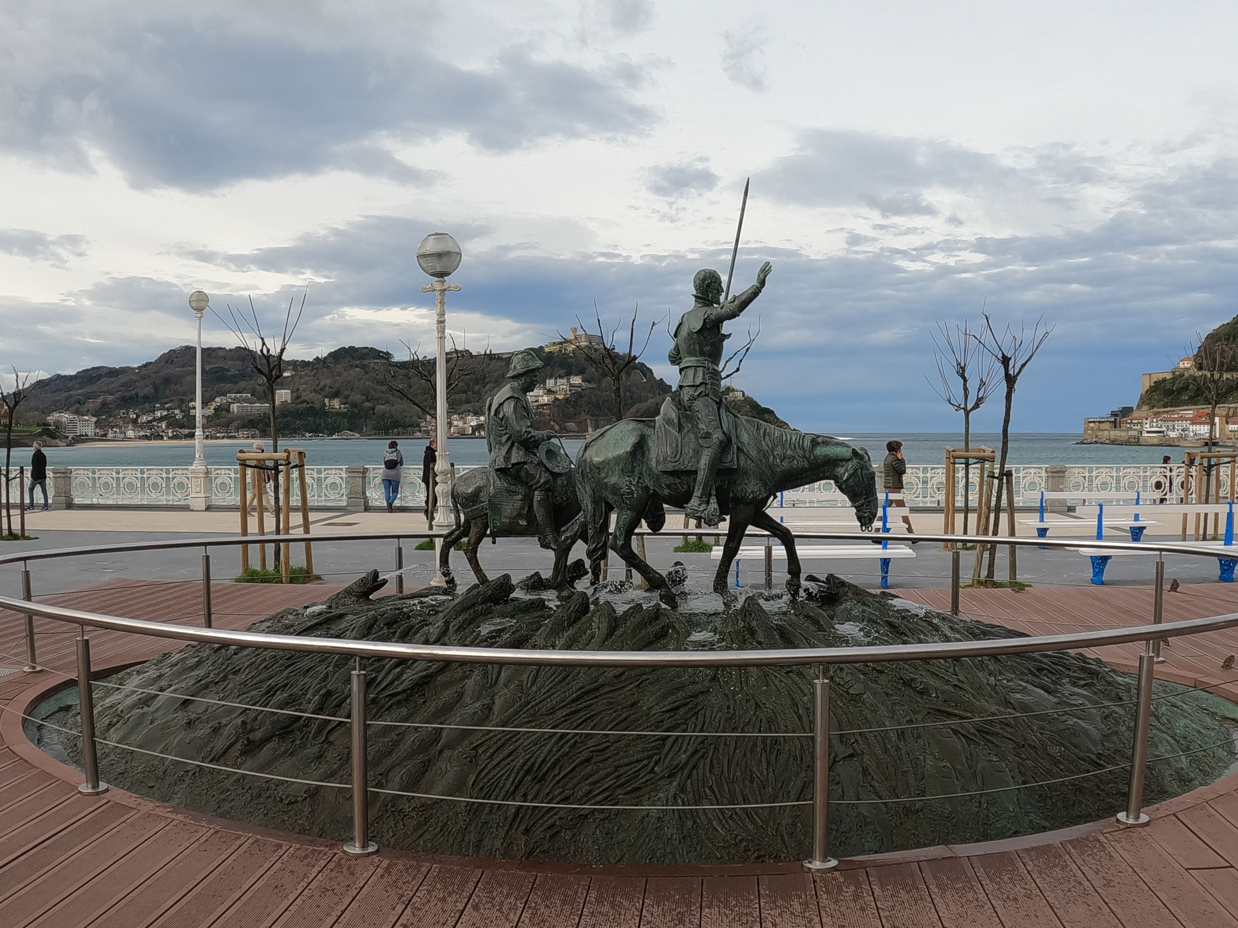 Escultura de Lorenzo Coullaut-Valera / Don Quijote y Sancho Panza