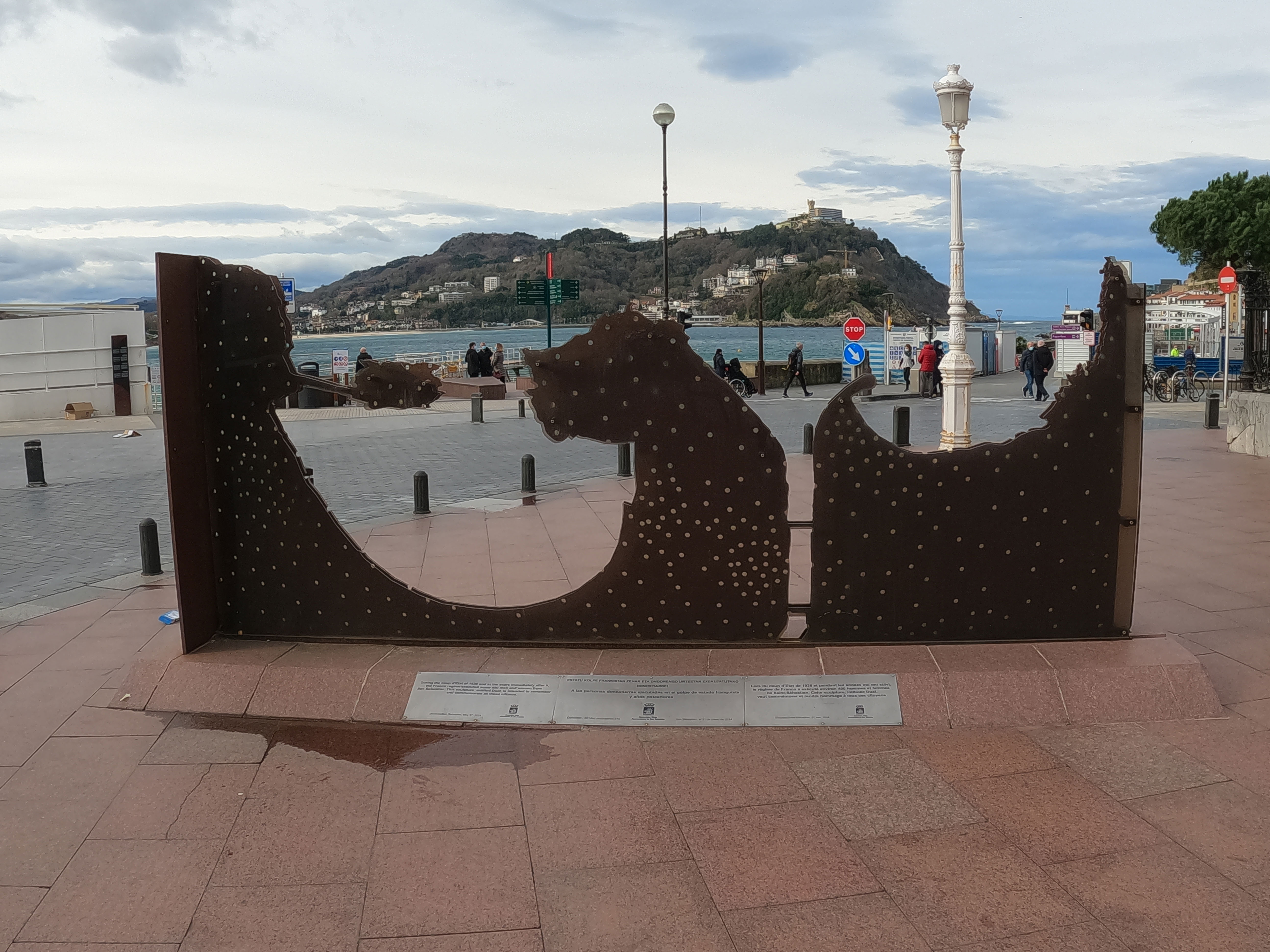 Escultura de Amaia Mateos Valiente y Tomás Villanueva Elizondo / Dual