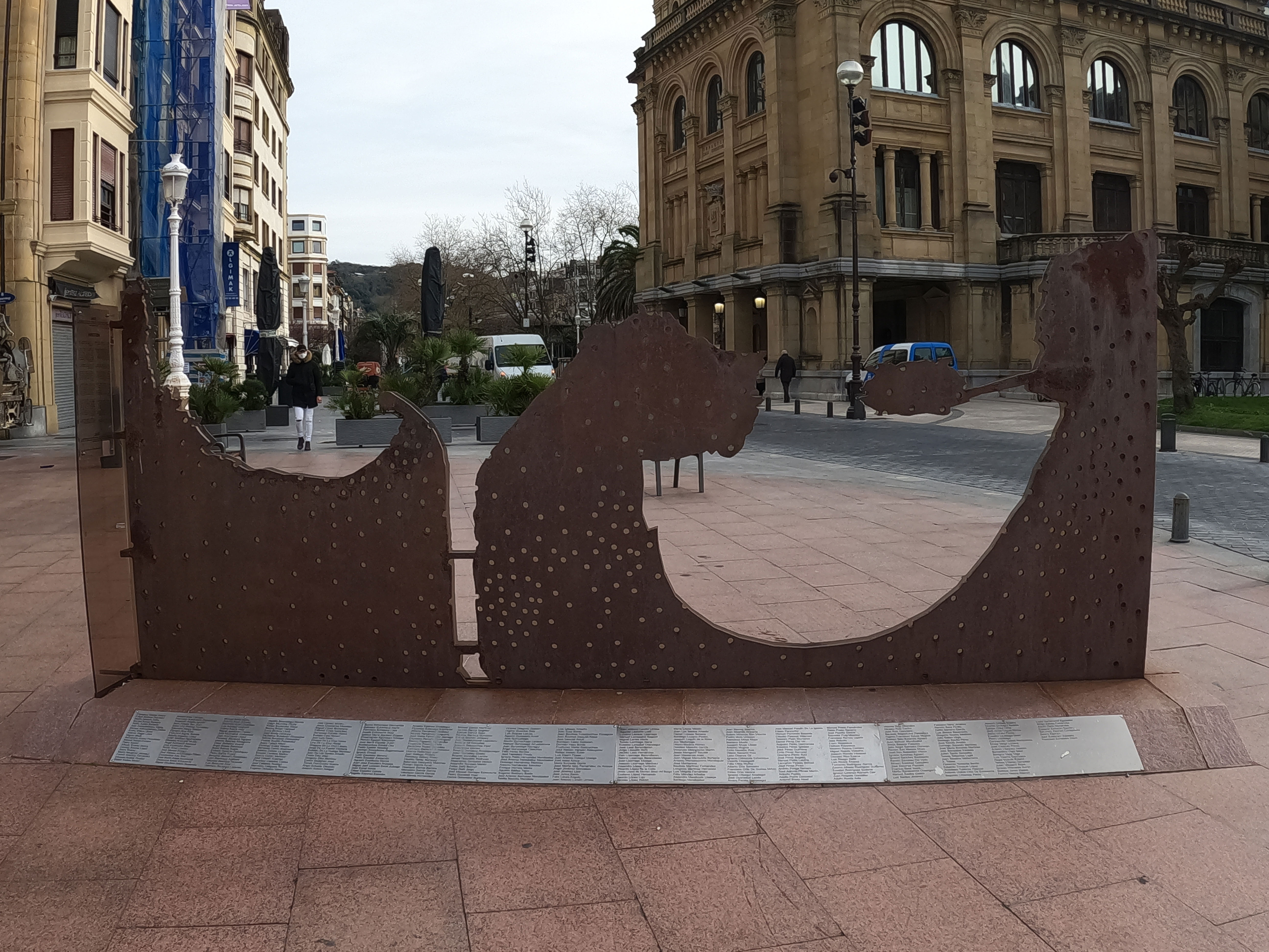 Escultura de Amaia Mateos Valiente y Tomás Villanueva Elizondo / Dual