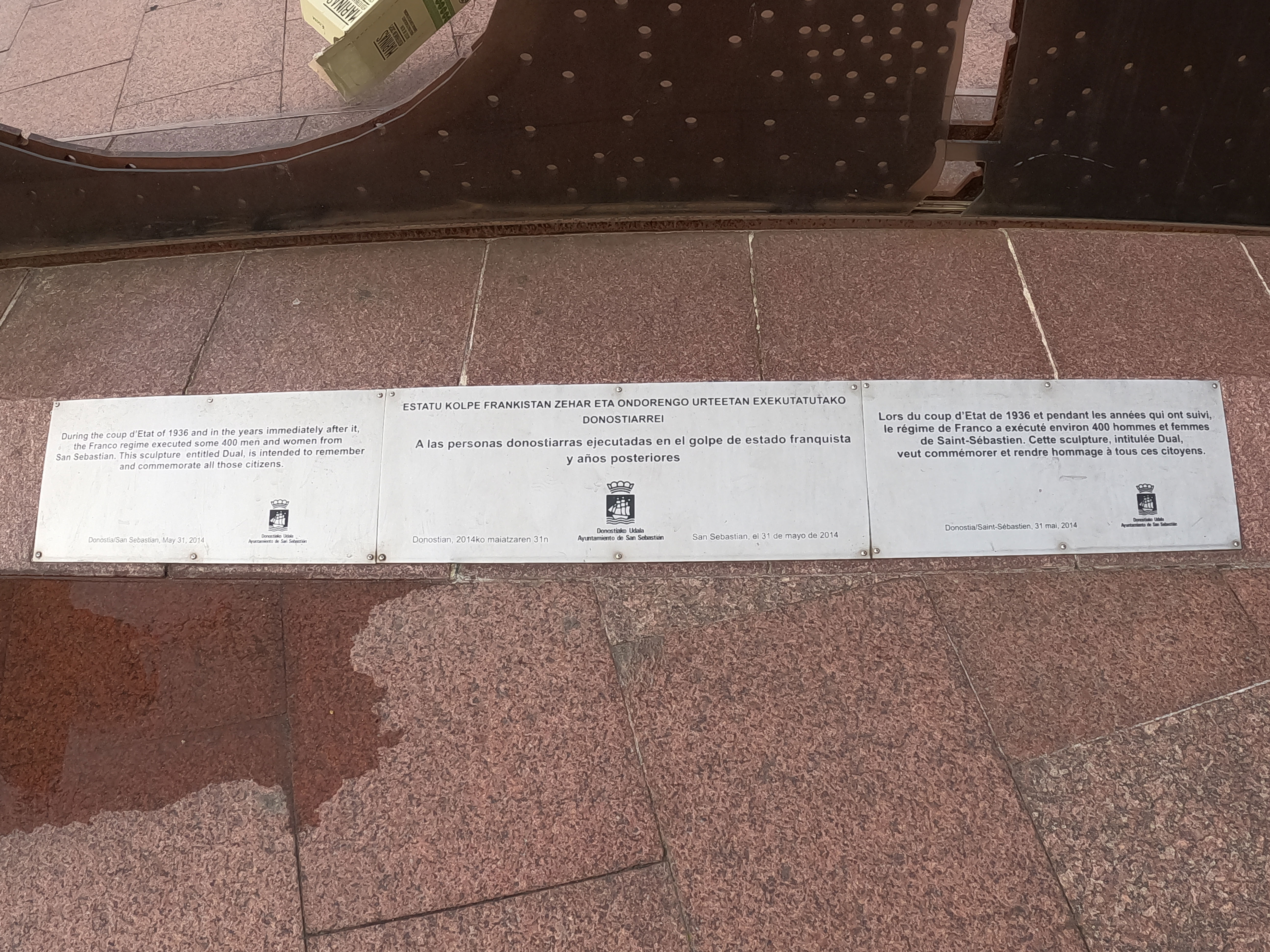 Escultura de Amaia Mateos Valiente y Tomás Villanueva Elizondo / Dual