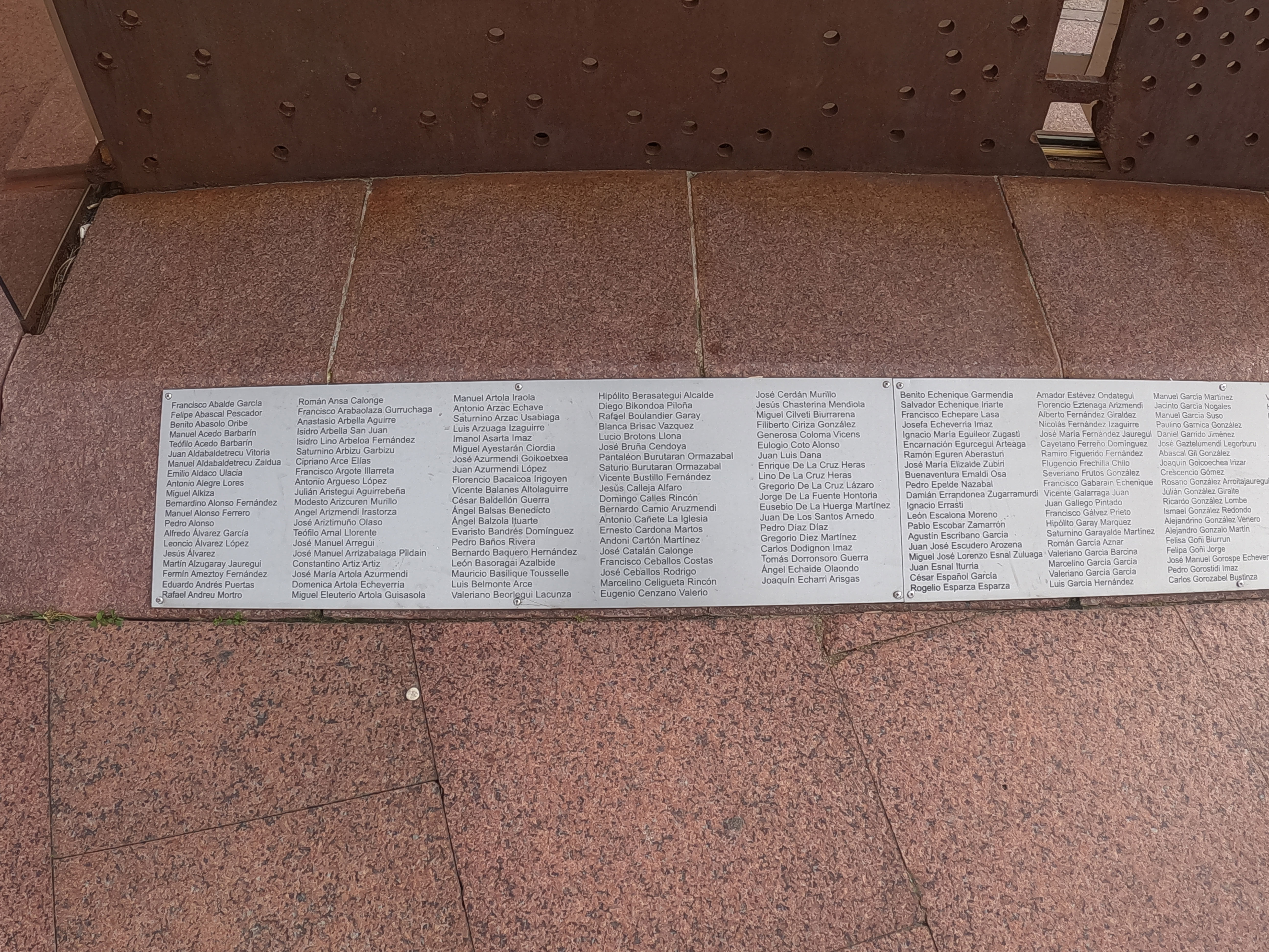 Escultura de Amaia Mateos Valiente y Tomás Villanueva Elizondo / Dual