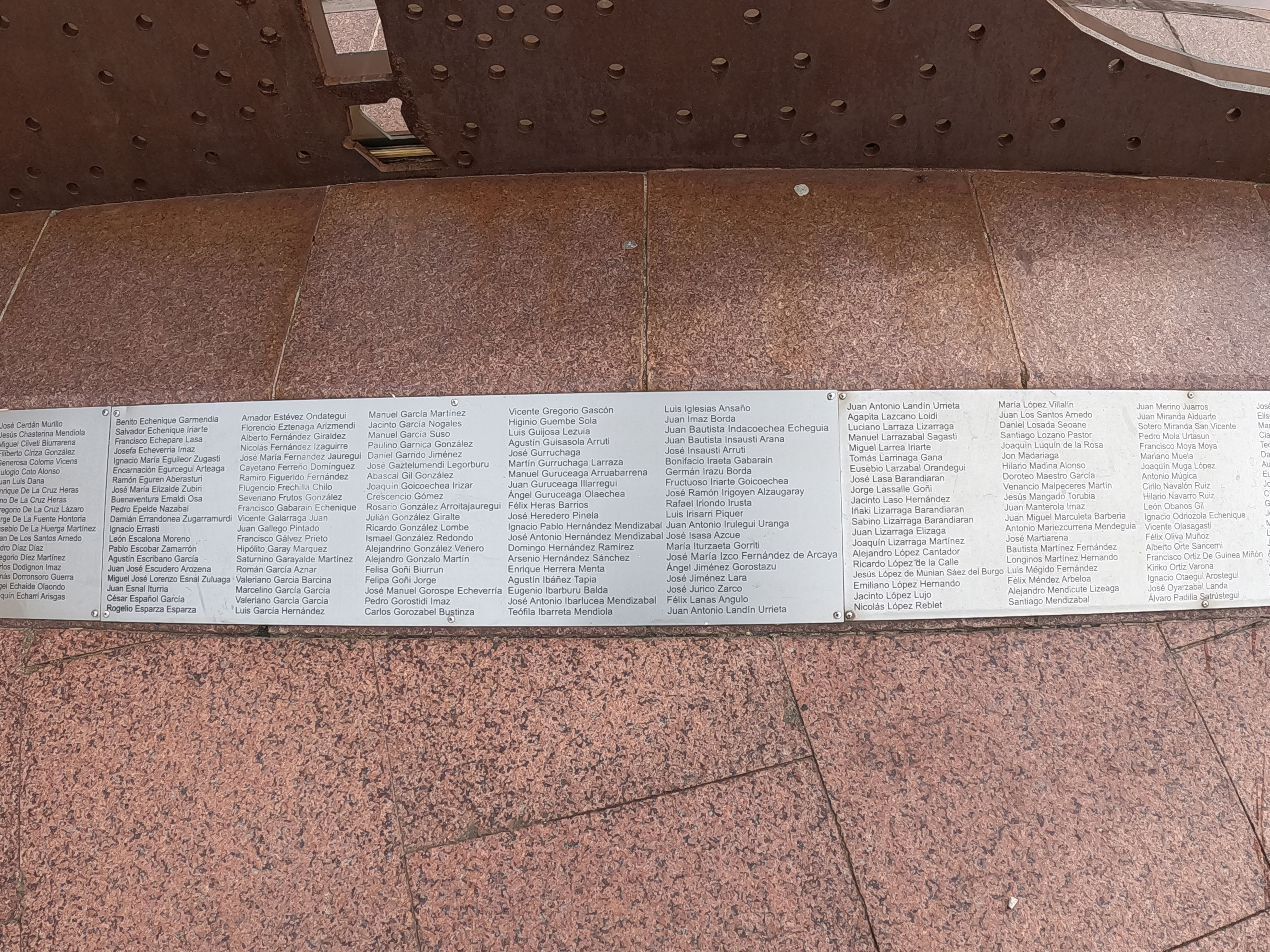 Escultura de Amaia Mateos Valiente y Tomás Villanueva Elizondo / Dual