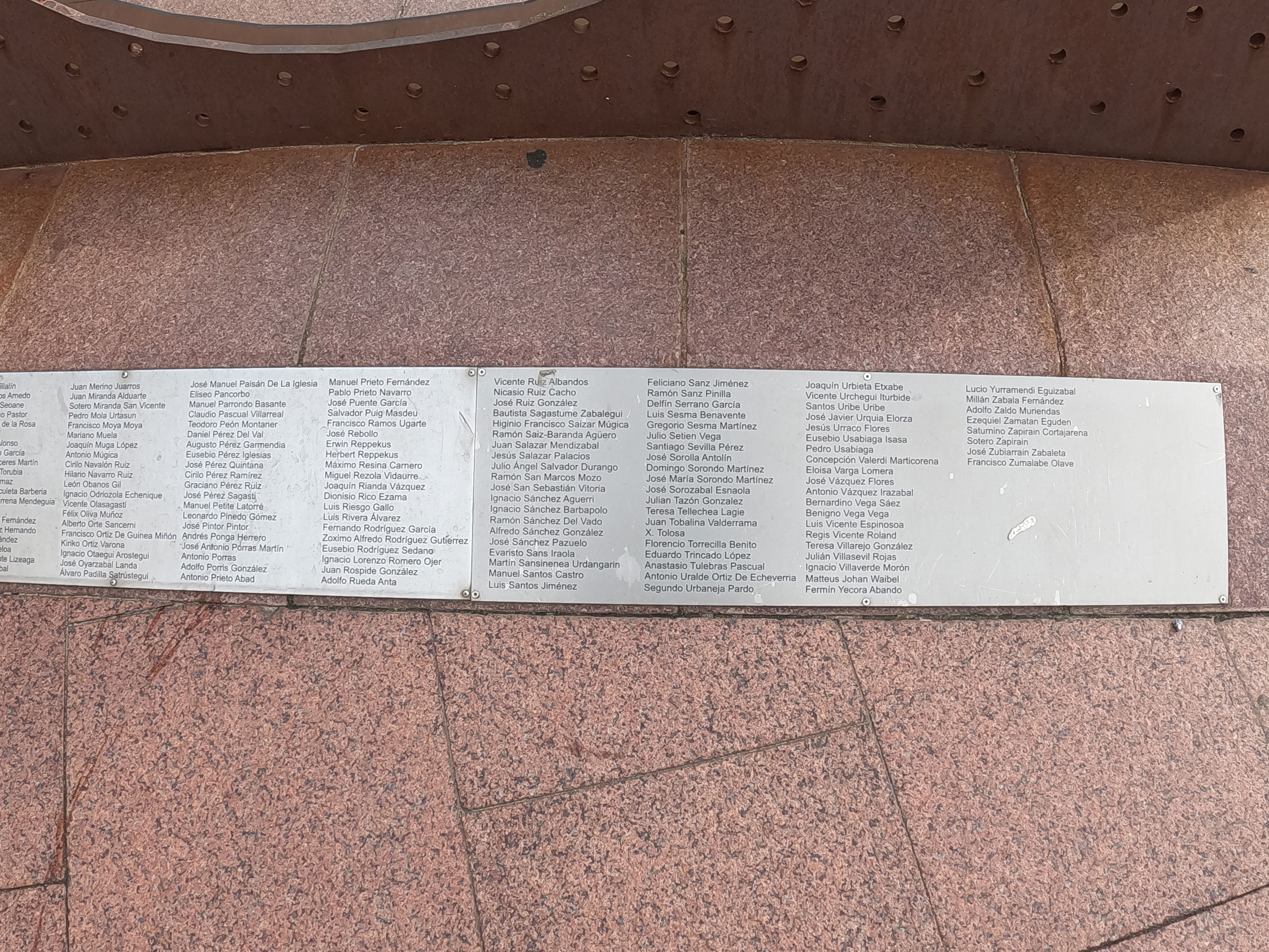 Escultura de Amaia Mateos Valiente y Tomás Villanueva Elizondo / Dual