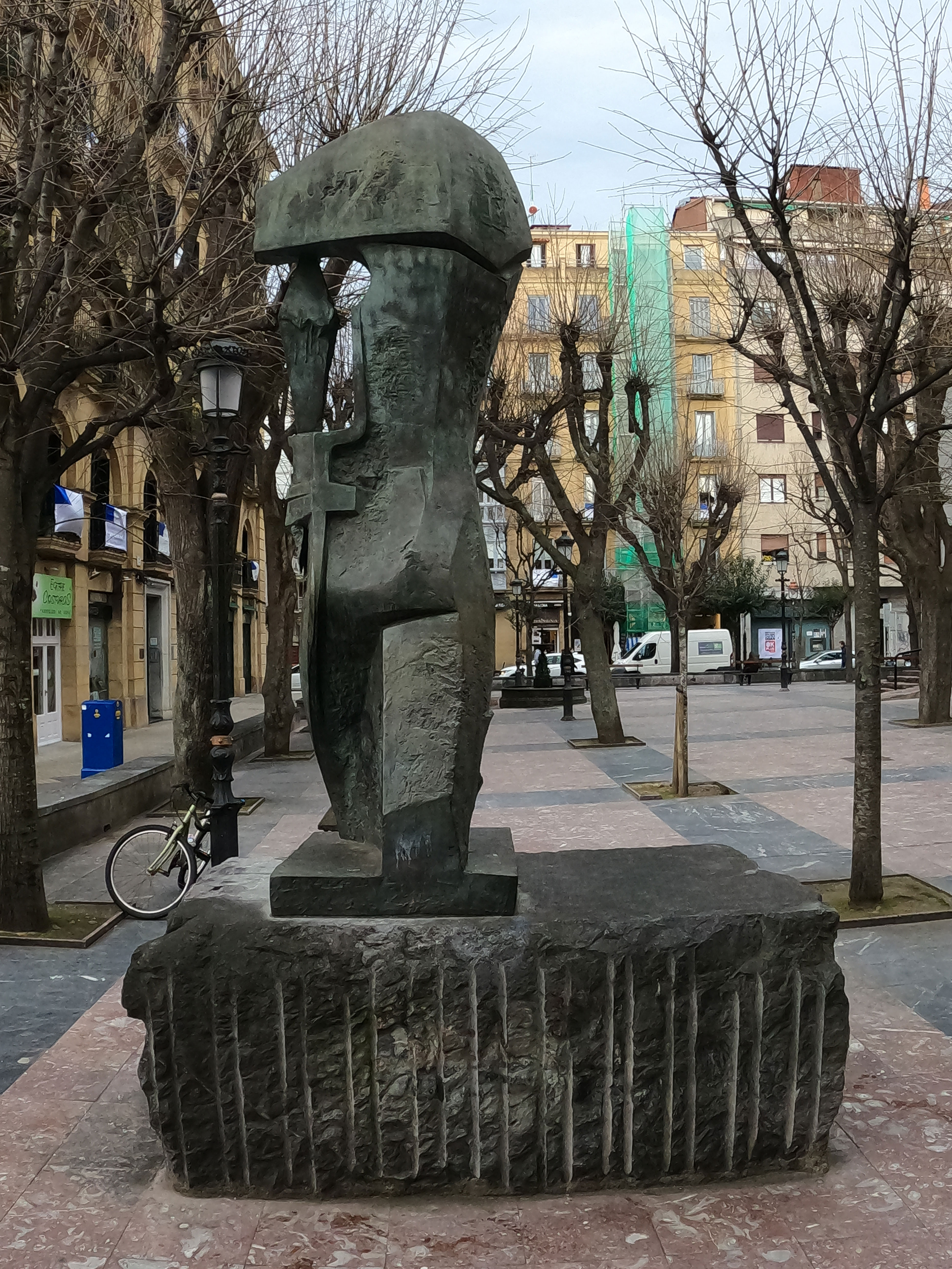 Escultura de José Alberdi Elorza - Homenaje al pelotari vasco