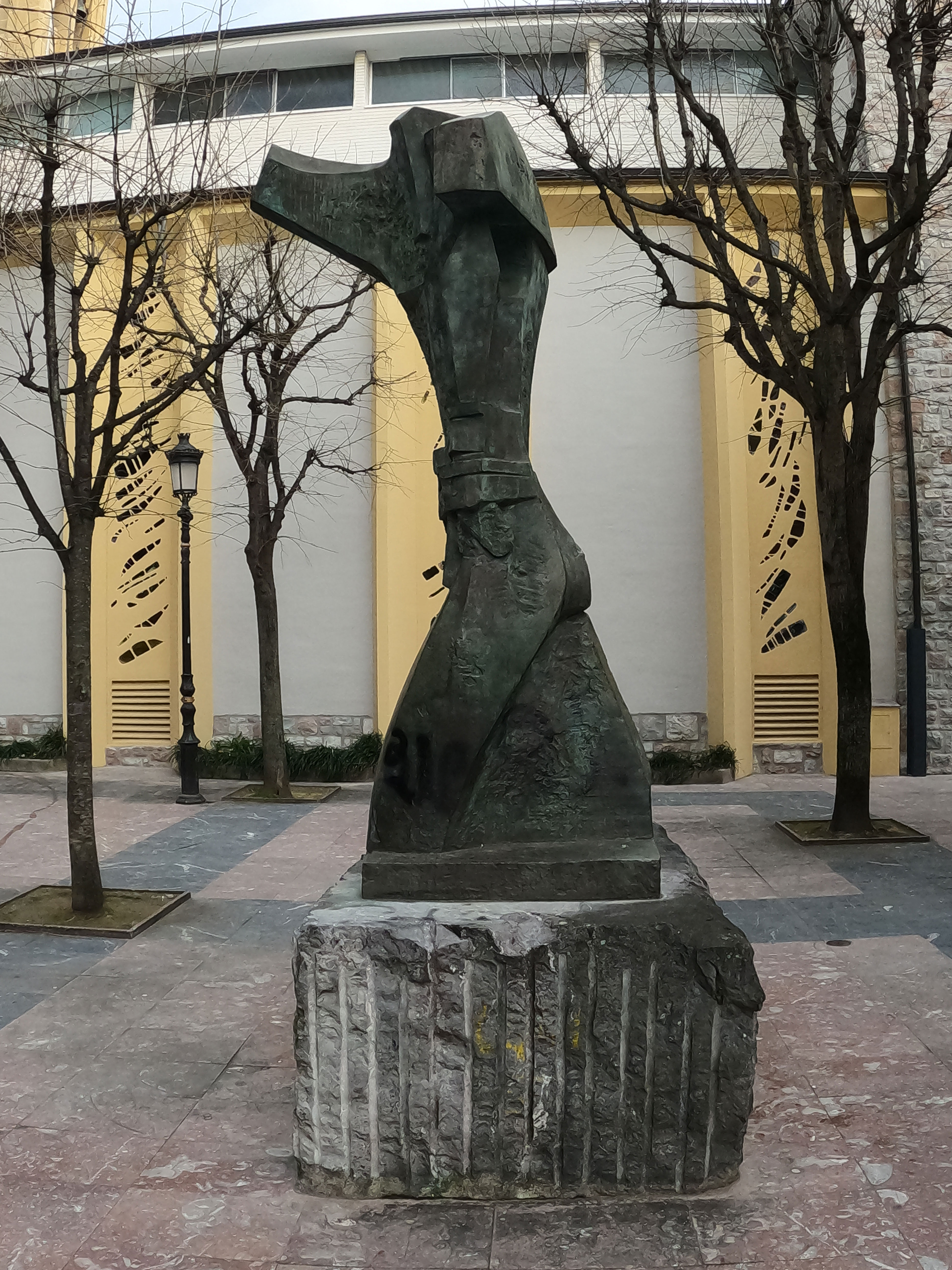 Escultura de José Alberdi Elorza - Homenaje al pelotari vasco