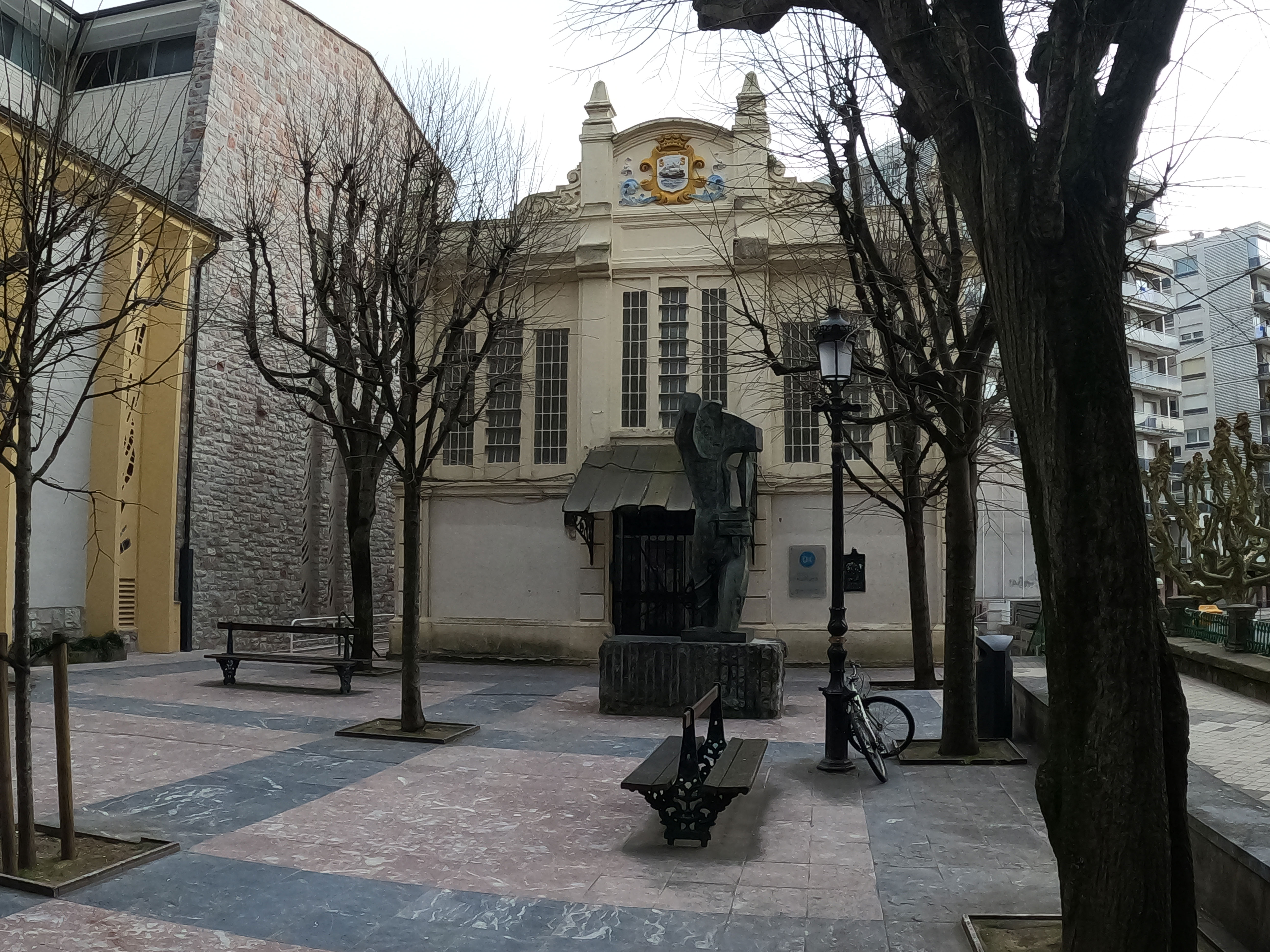 Escultura de José Alberdi Elorza - Homenaje al pelotari vasco